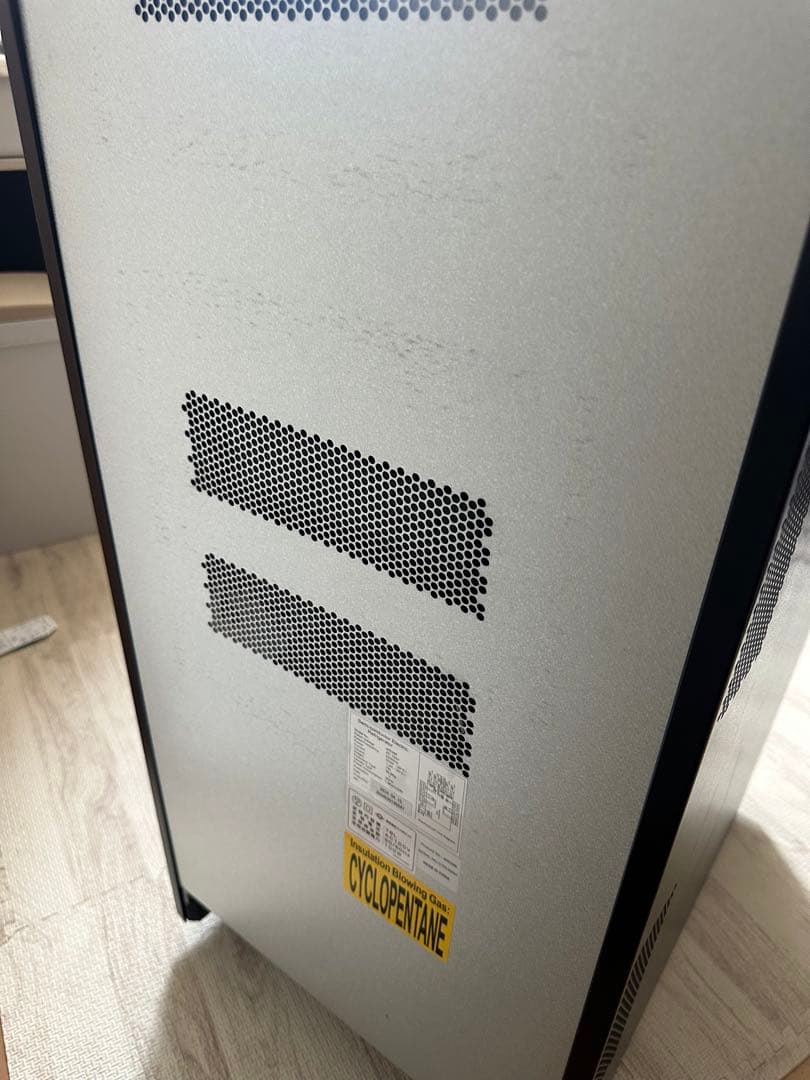 大容量ワインセーラー32本　2024年製　下ラック棚無し