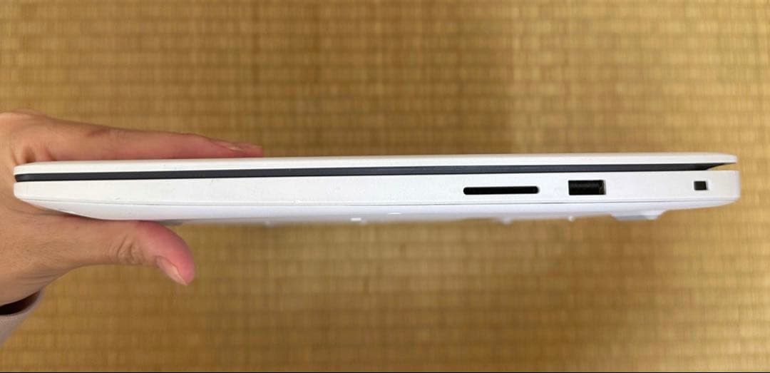 Dell Inspiron 3505. Ryzen5-3500u. メモリ8gb