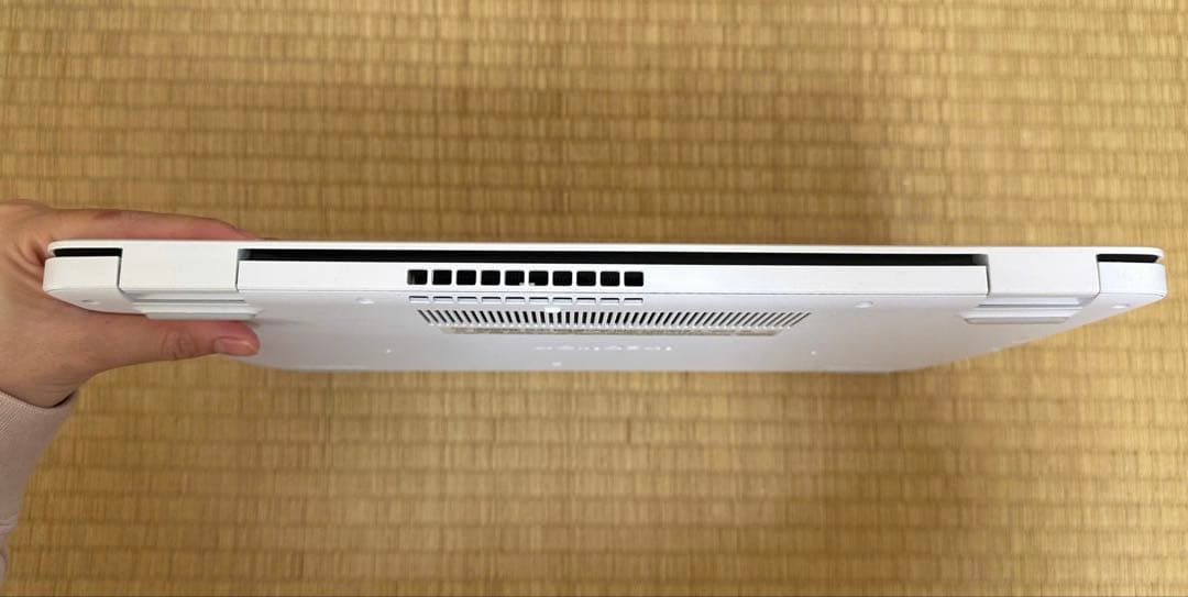 Dell Inspiron 3505. Ryzen5-3500u. メモリ8gb