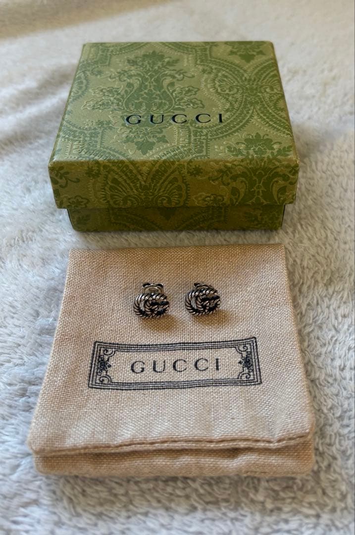 Gucci シルバー スタッドピアス