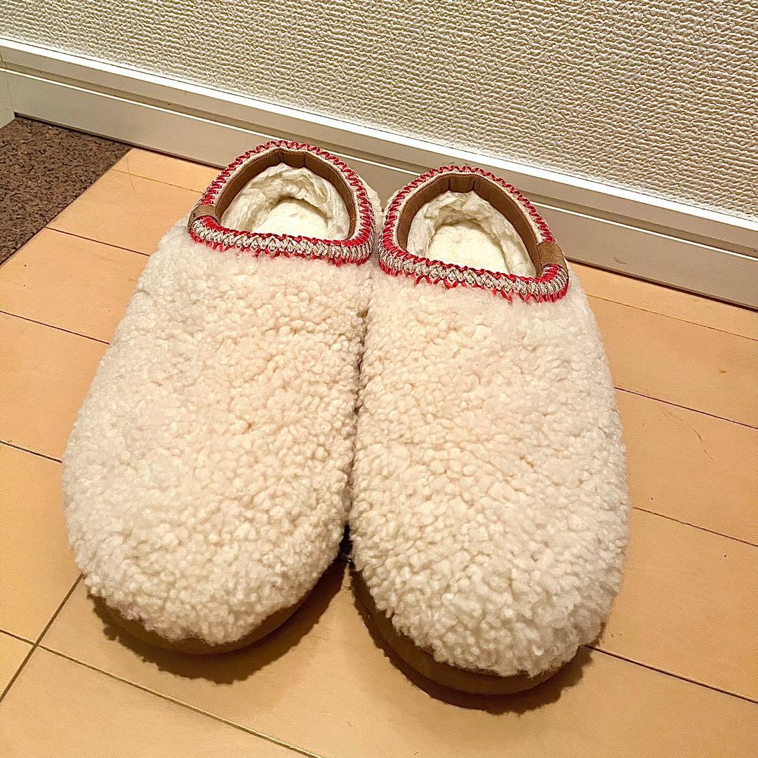 UGG シープスキン　タスマン　クリーム色　26cm(25cmにも合う)