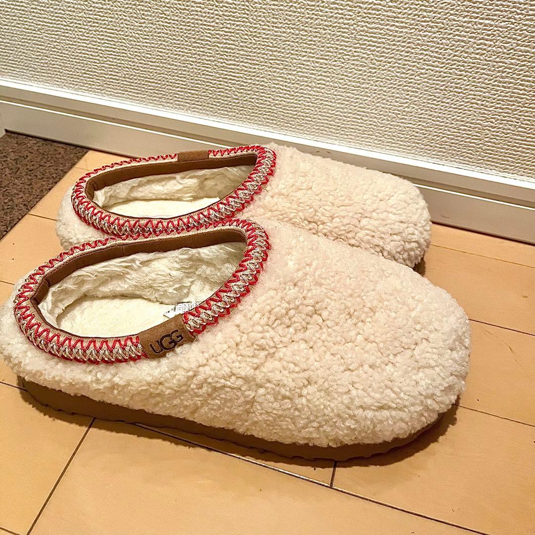 UGG シープスキン　タスマン　クリーム色　26cm(25cmにも合う)