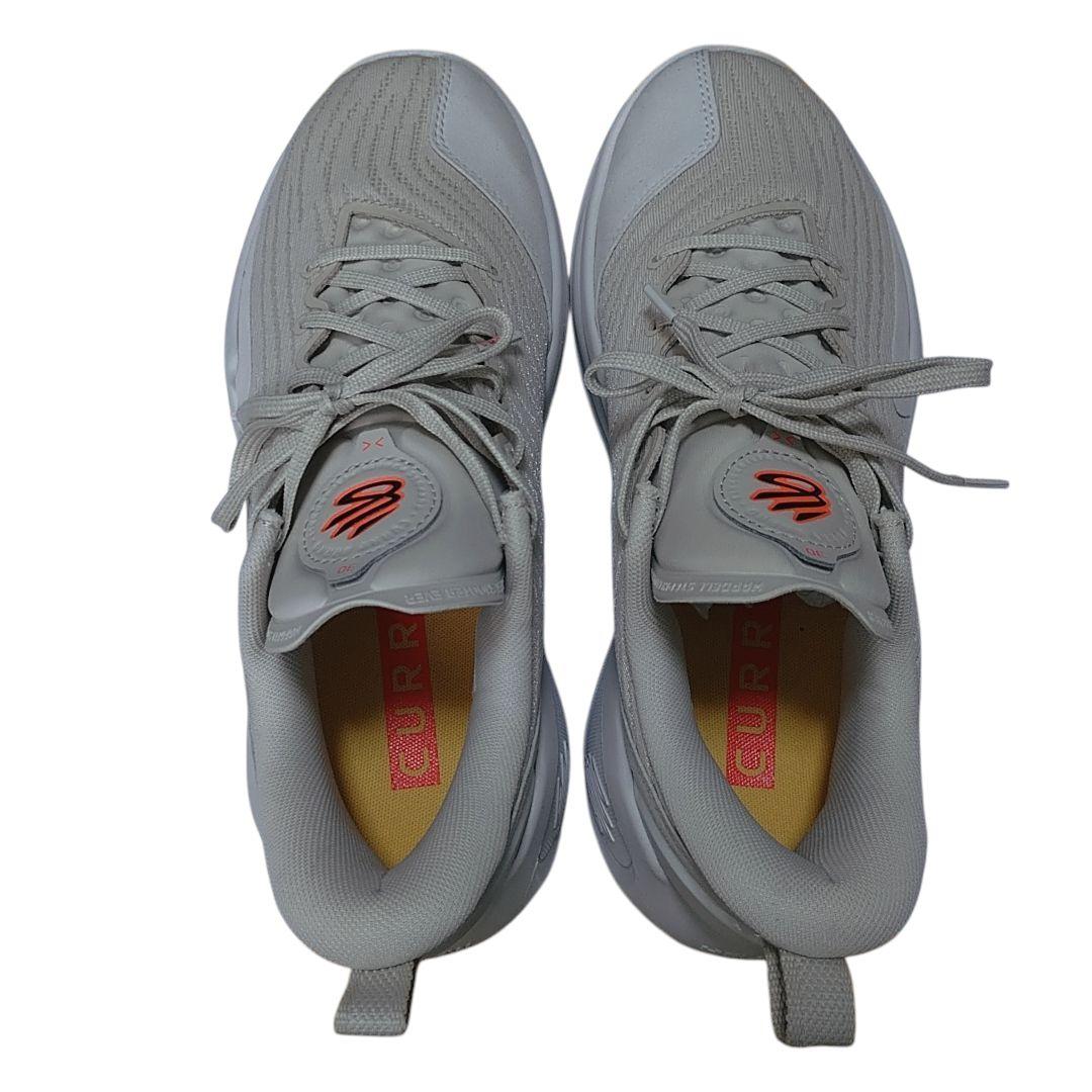 (未使用)アンダーアーマー カリー 12 SATURN 27.0サイズ ベージュ