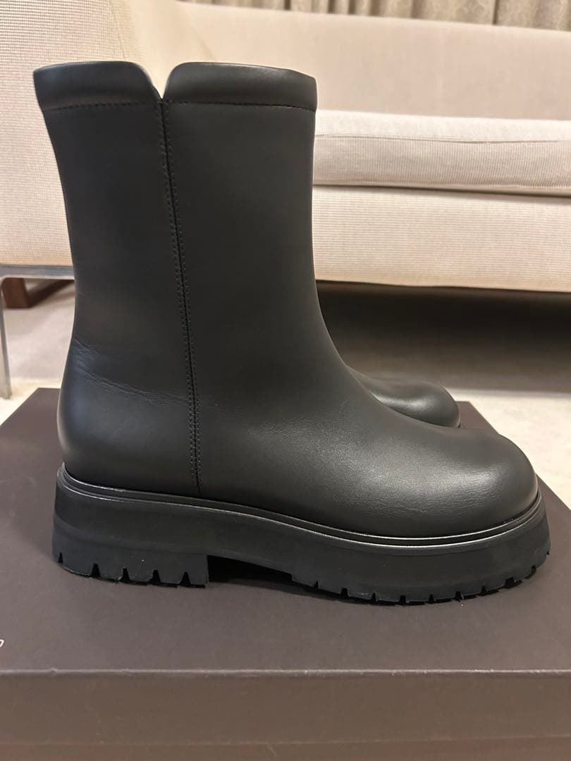 PELLICO ブラックショートブーツ