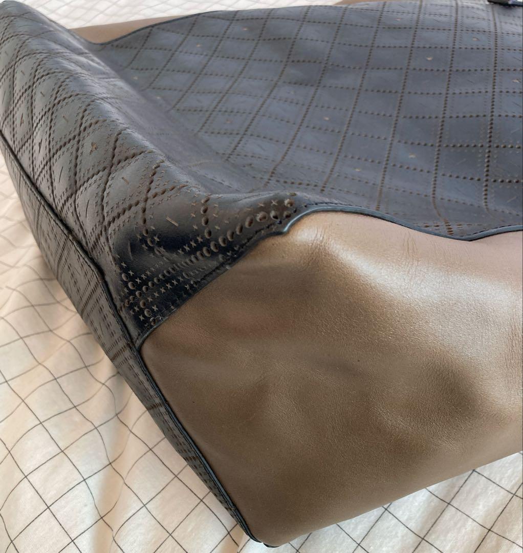 ヴィヴィアンウエストウッド パンチング レザー トートバック　A4