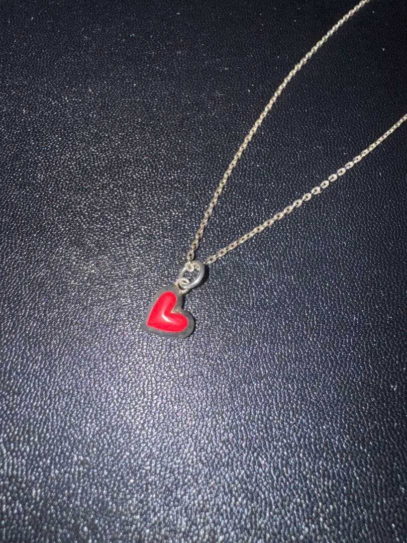 Suman Dhakhwa（スーマンダックワ）スムースハートチャームネックレス