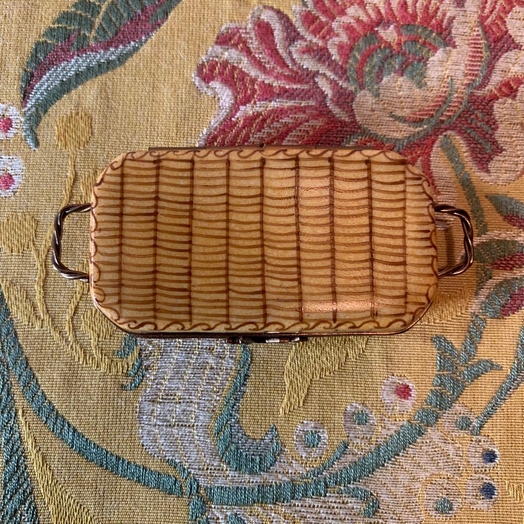 リモージュボックス　フランス製　可愛いバスケット型の小物入れ！カップが入ってる！