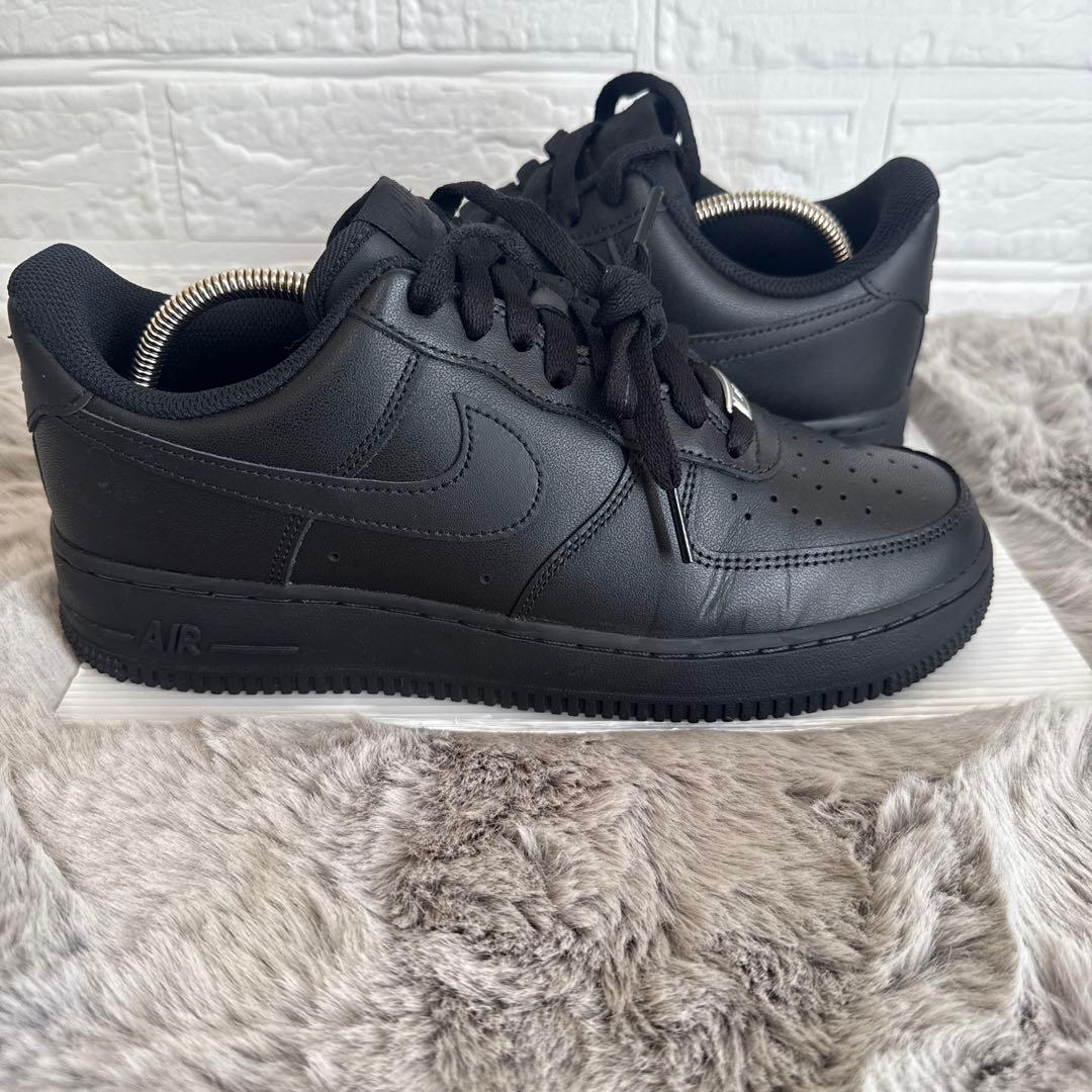 【美品】ナイキ NIKE エアフォース1 ブラック 26cm