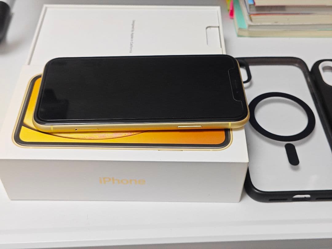 Apple iPhone XR ゴールド 本体とケース2つ