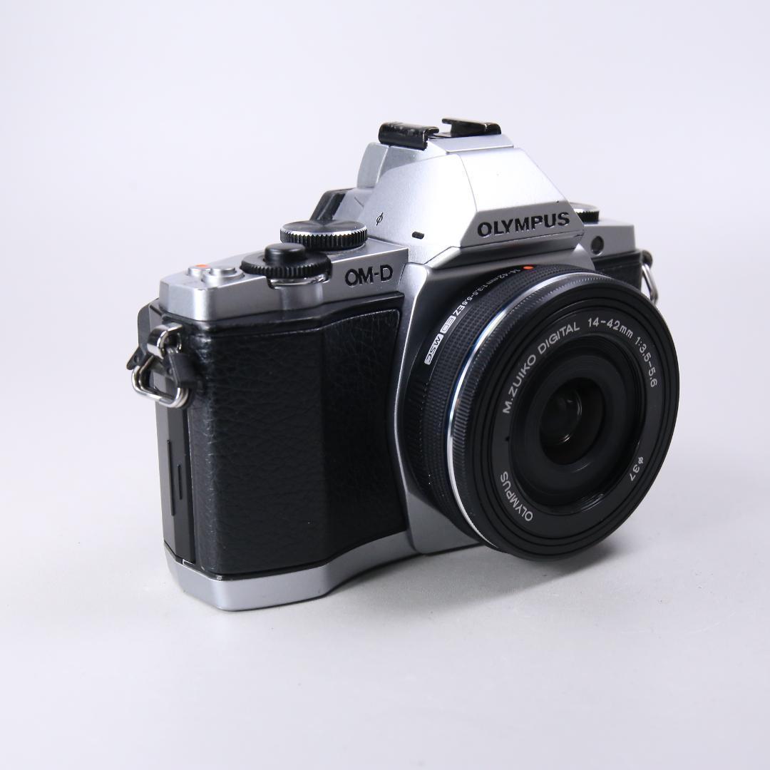 ☆完動品☆OLYMPUS OM-D E-M5 14-42mm　＃425