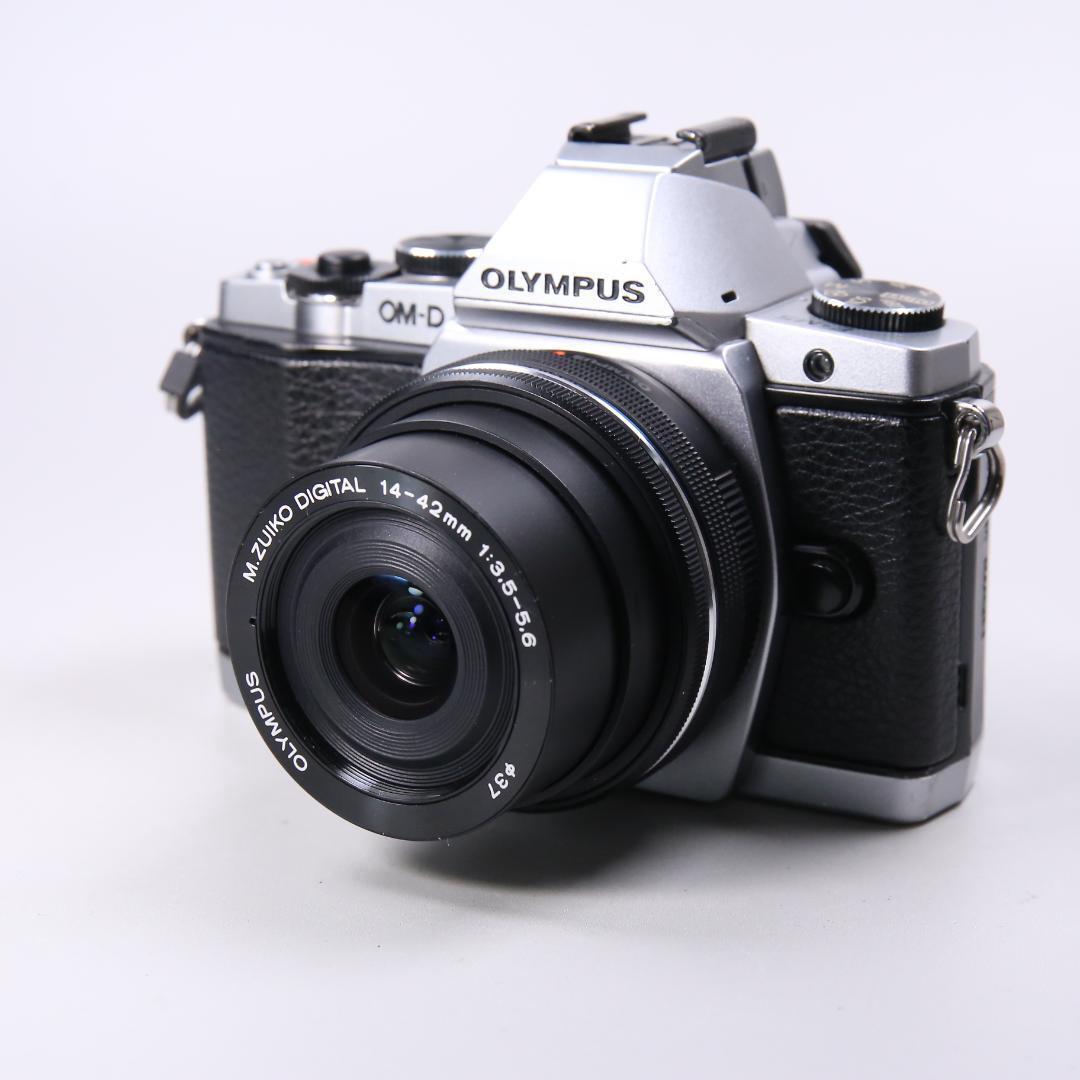 ☆完動品☆OLYMPUS OM-D E-M5 14-42mm　＃425