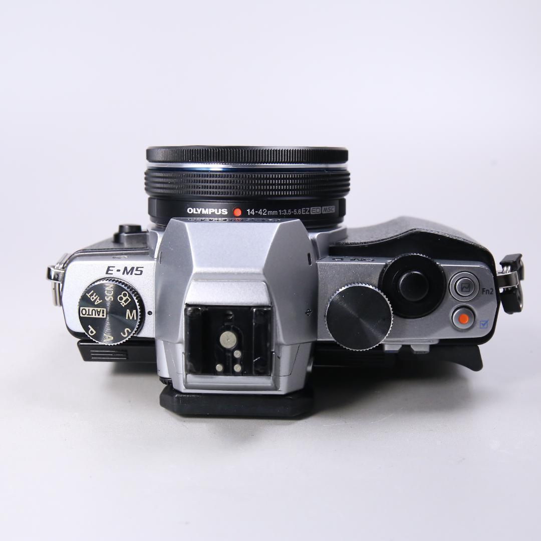 ☆完動品☆OLYMPUS OM-D E-M5 14-42mm　＃425