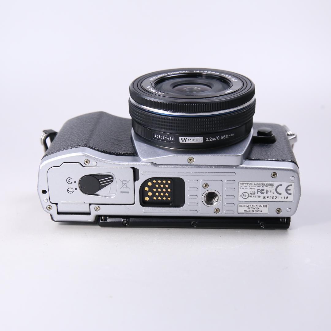 ☆完動品☆OLYMPUS OM-D E-M5 14-42mm　＃425