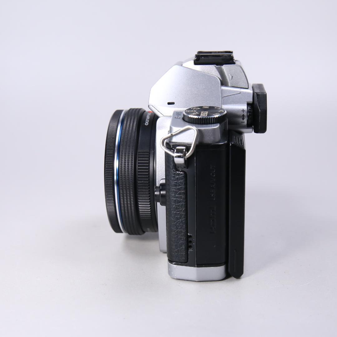 ☆完動品☆OLYMPUS OM-D E-M5 14-42mm　＃425
