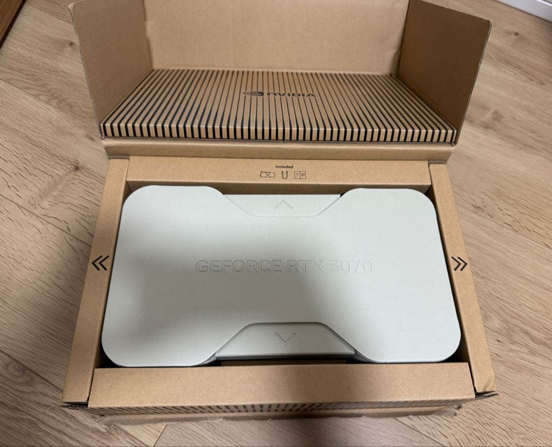 新品 NVIDIA 純正 RTX5070 Founders Edition