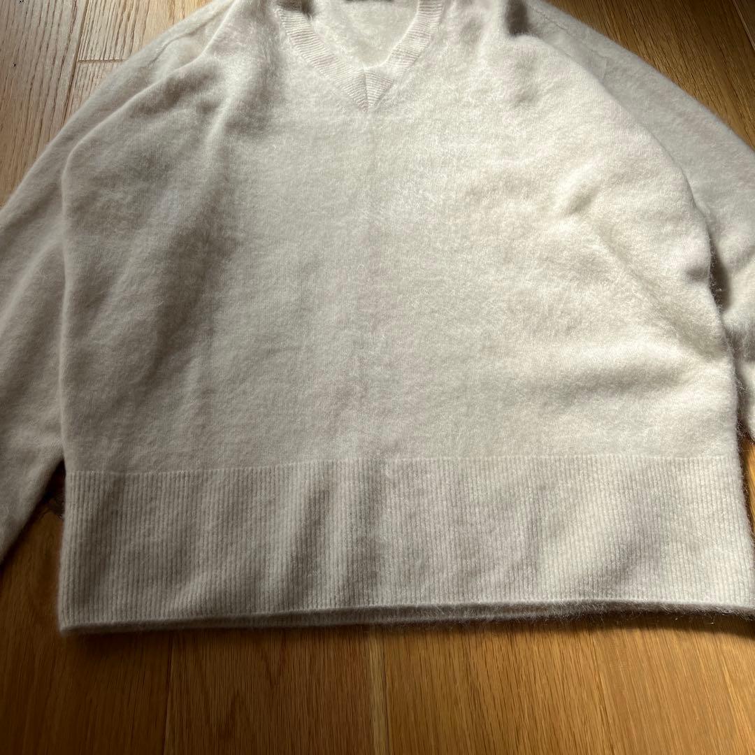 ATON エイトン ／ CASHMERE FUR Ｖネックセーター