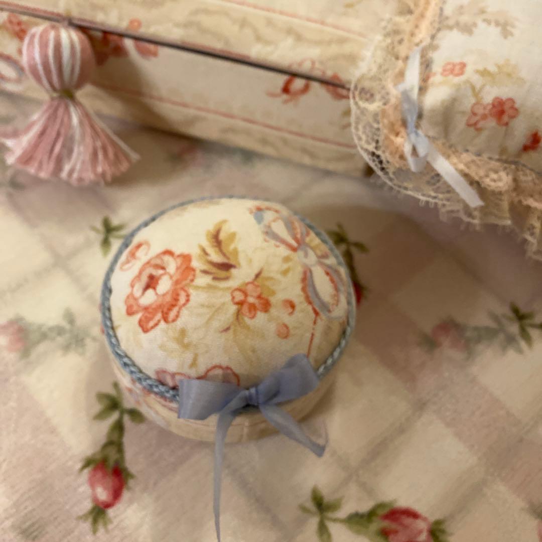 フランスアンティークお花柄 カルトナージュ　ミニクッション ピンクッション