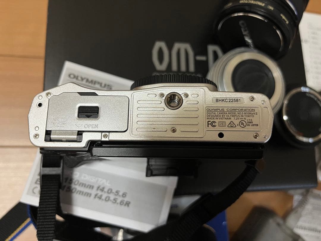 美品　オリンパス OM-D E-M10Ⅱ Wズームキット