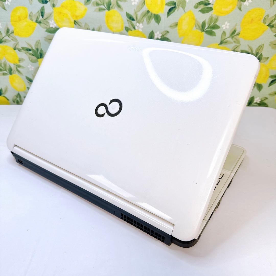 訳あり破格❤️ホワイトノートパソコン❤️大人気富士通❤️Windows11❤️すぐ使える