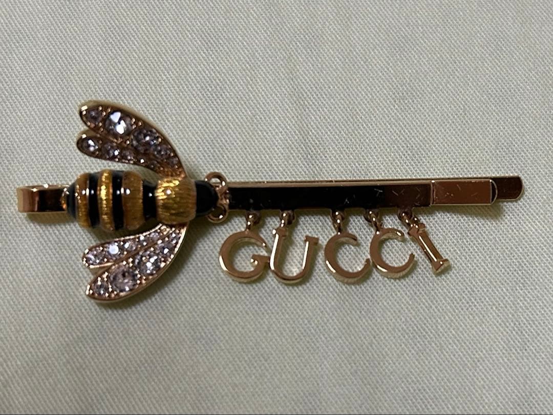 GUCCI 蜂モチーフ ヘアピン ゴールド