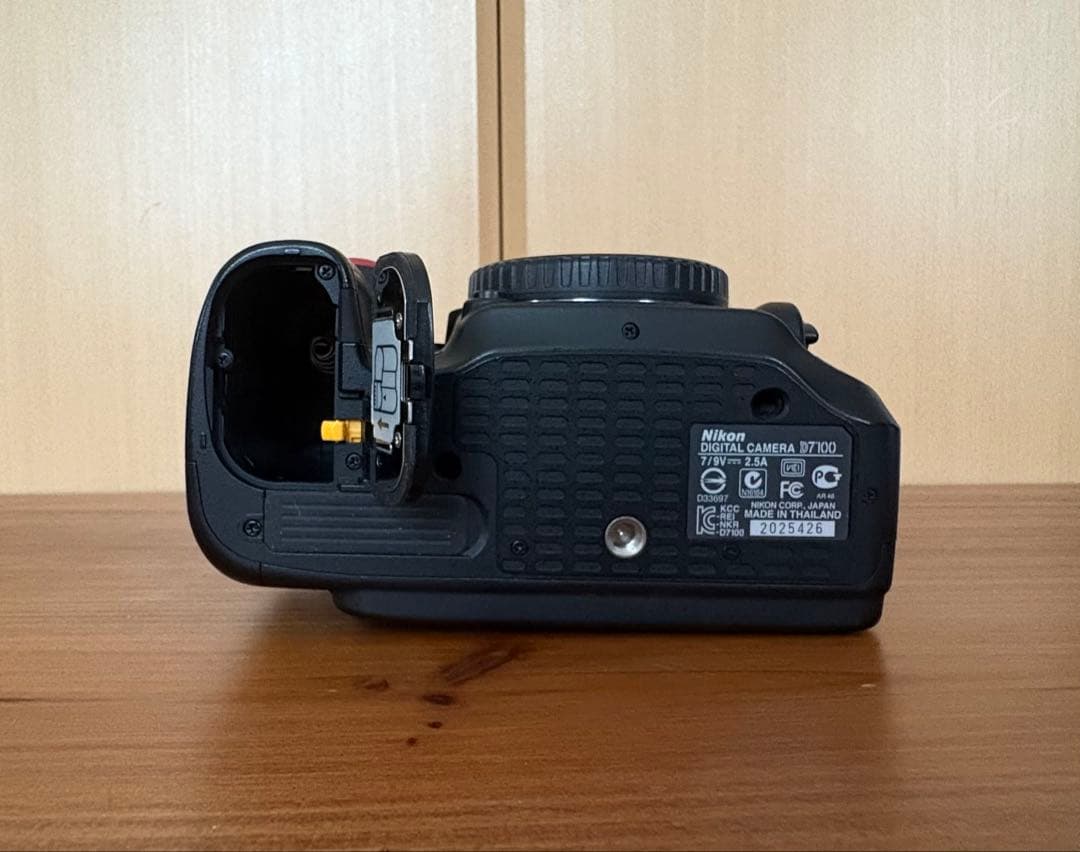 【美品】Nikon D7100 箱、ストラップ付