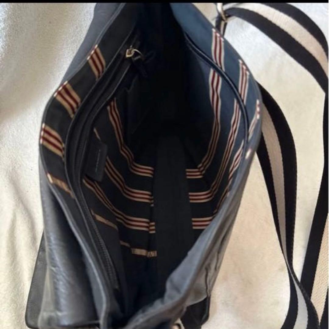 美品✨バリー レザー 本革 メッセンジャーバッグ　　黒 クロスボディ　チャーム