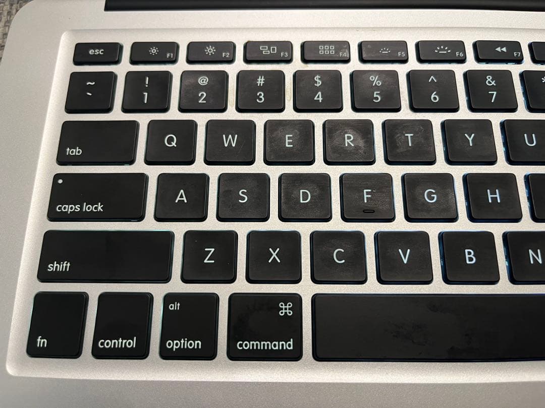 【オマケあり】MacBook Air i5 8GB 13インチA1466