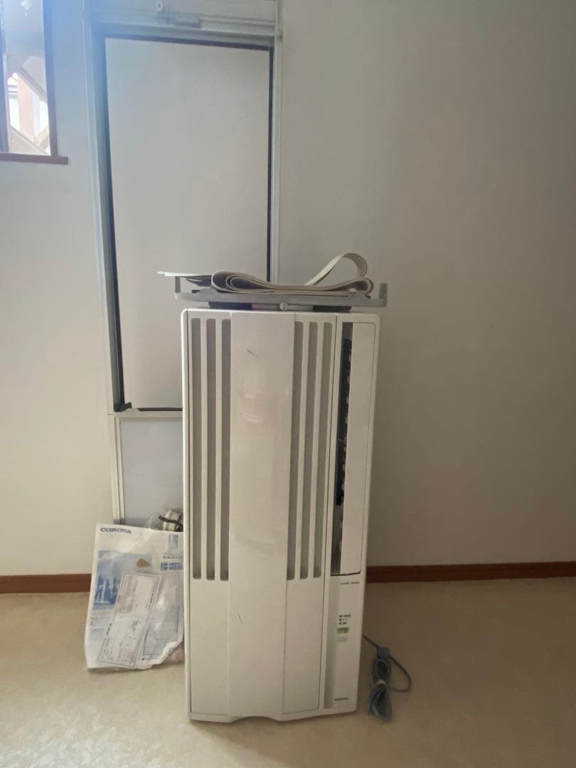 コロナ　窓用エアコン ホワイト リモコン付き