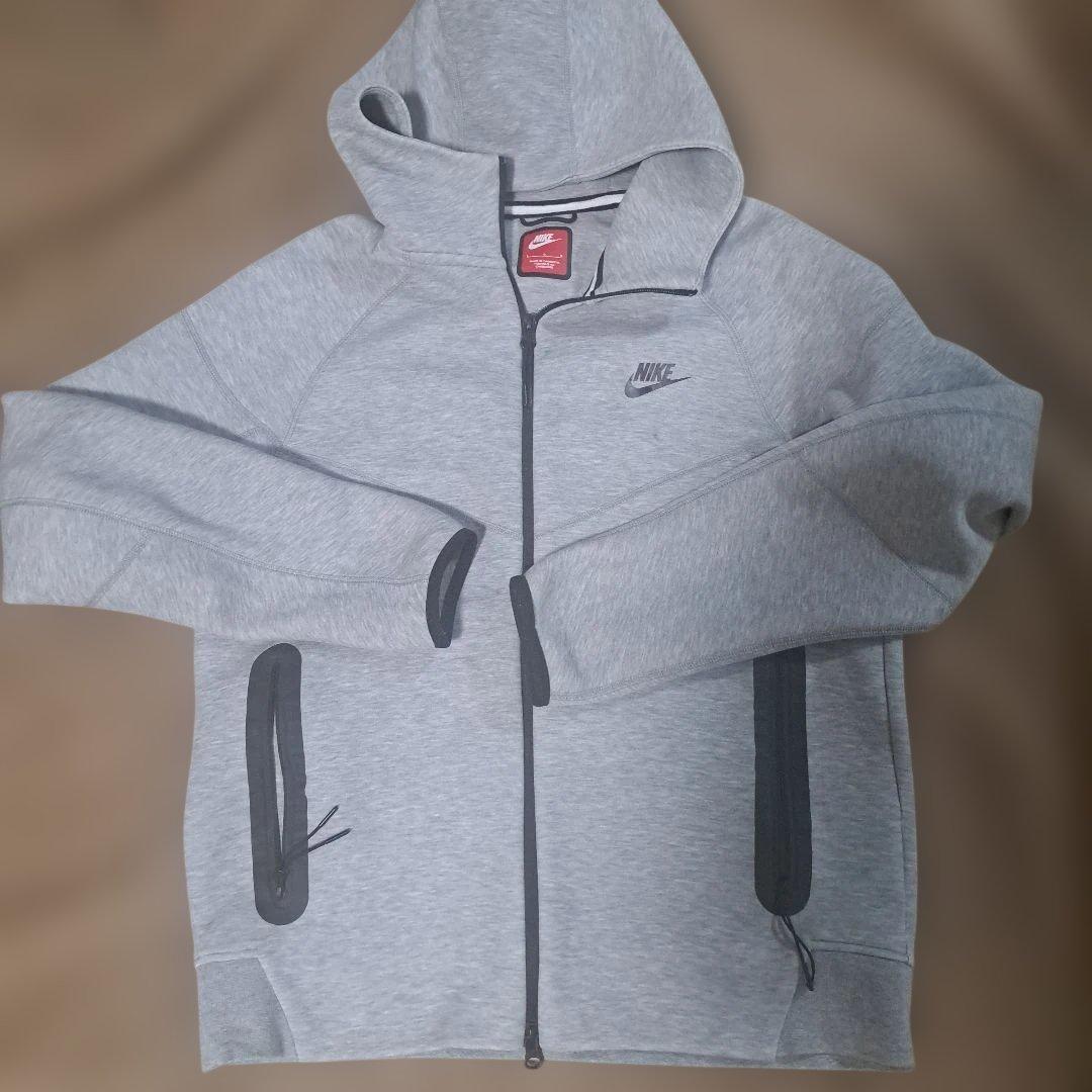 NIKE　テックフリースグレー