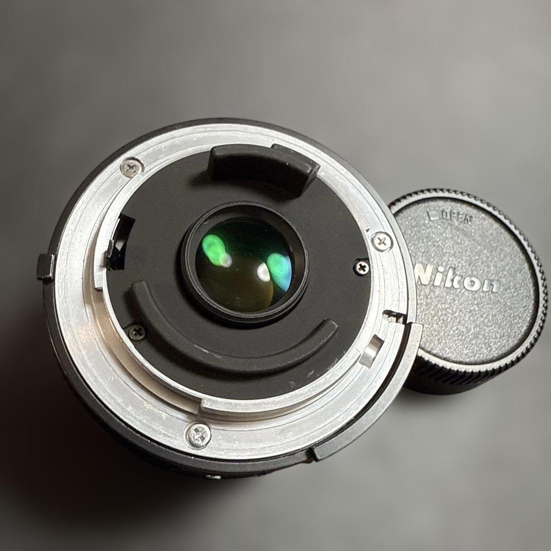 Nikon Nikkor 20mm f/2.8 レンズ