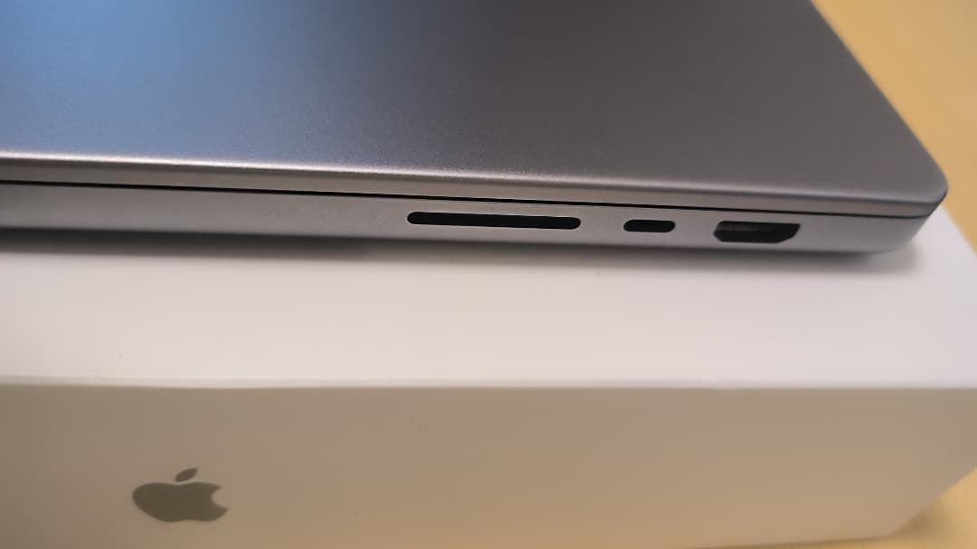 【極美品】MacBook Pro 16 M2Max 32GB 1TB おまけ多数