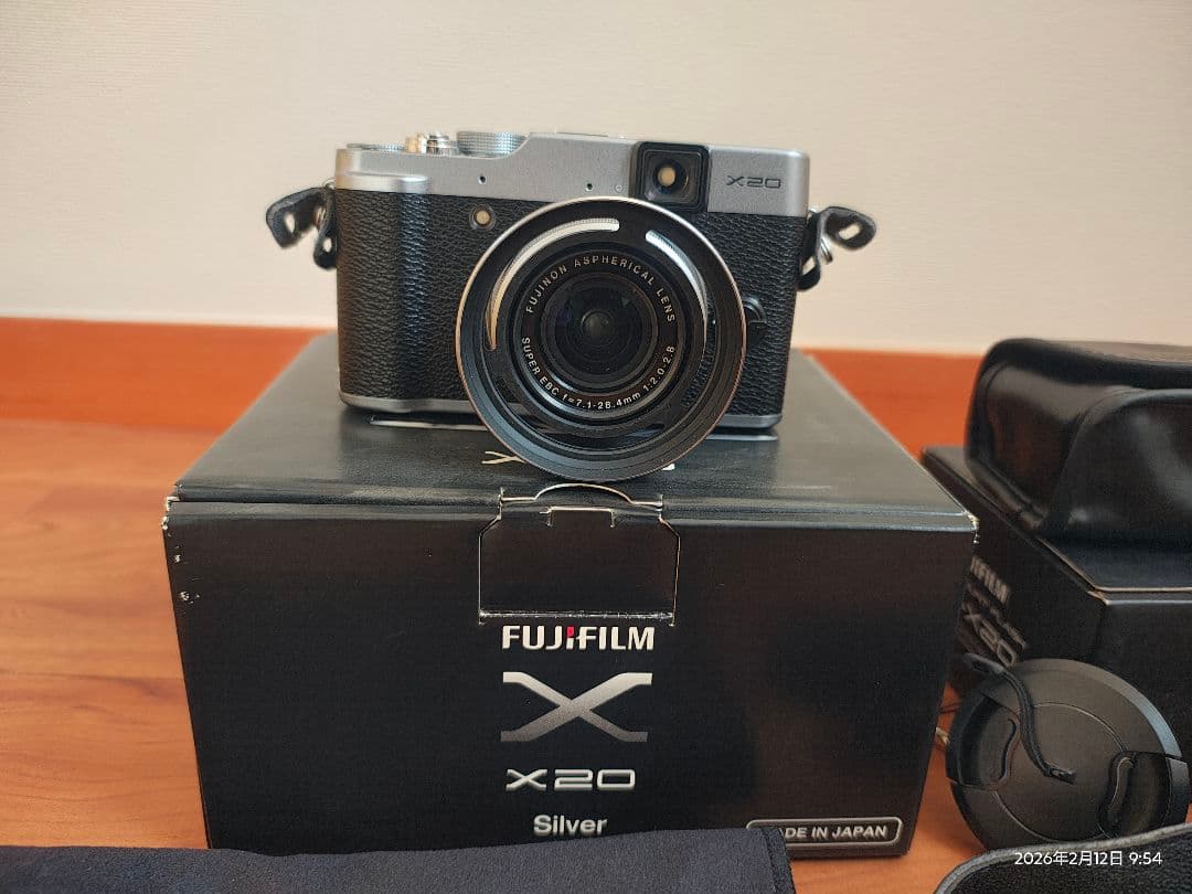 FUJIFILM X20 シルバー 本体と付属品