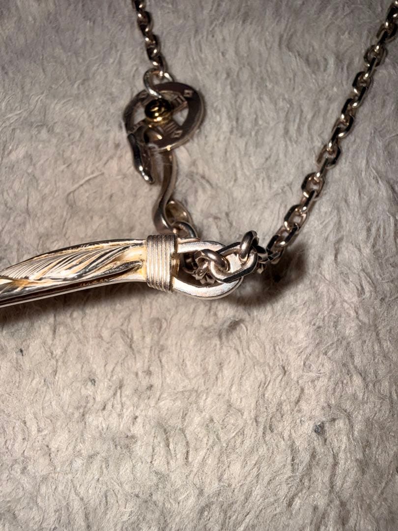 ゴローズ　上銀特大フェザー　右向き