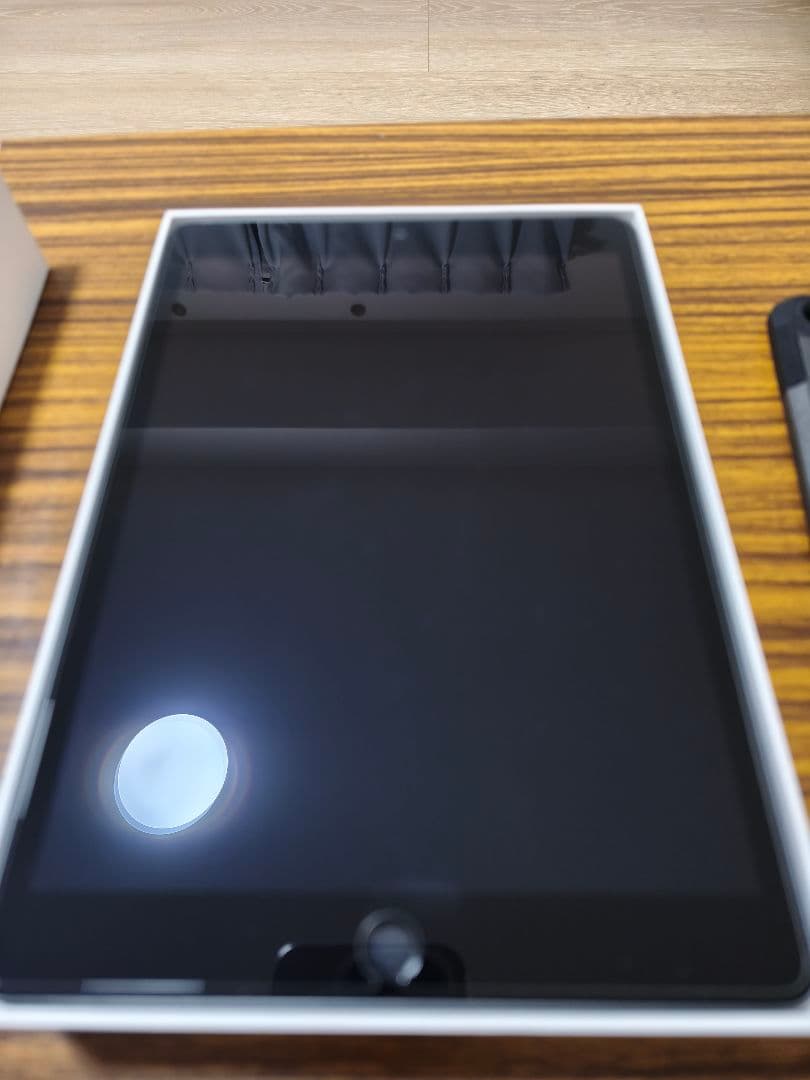 Apple iPad第9世代 Wi-Fiモデル 64GB　ケース、フィルム付
