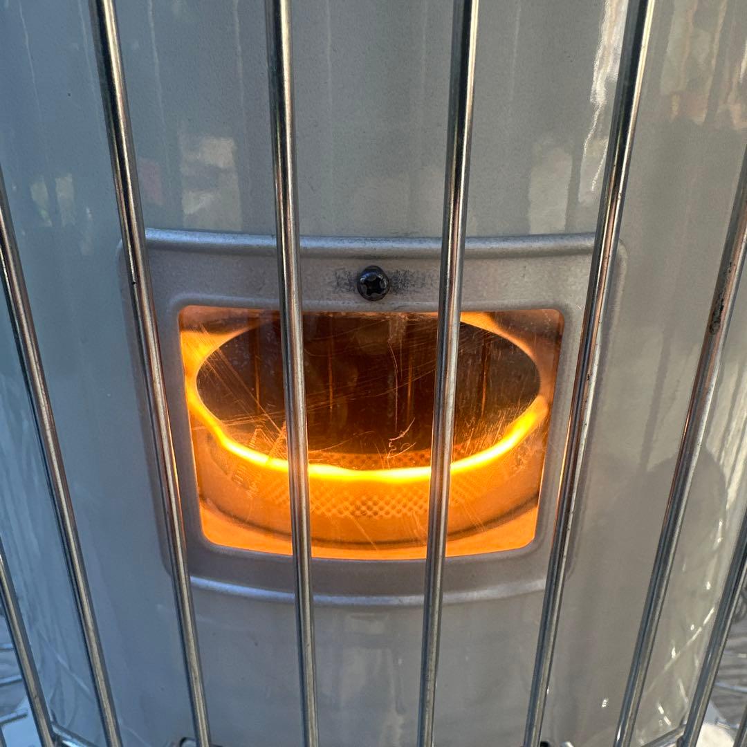 タカチャン　2022年製　トヨトミ 石油ストーブ KS67HW おまけ付き