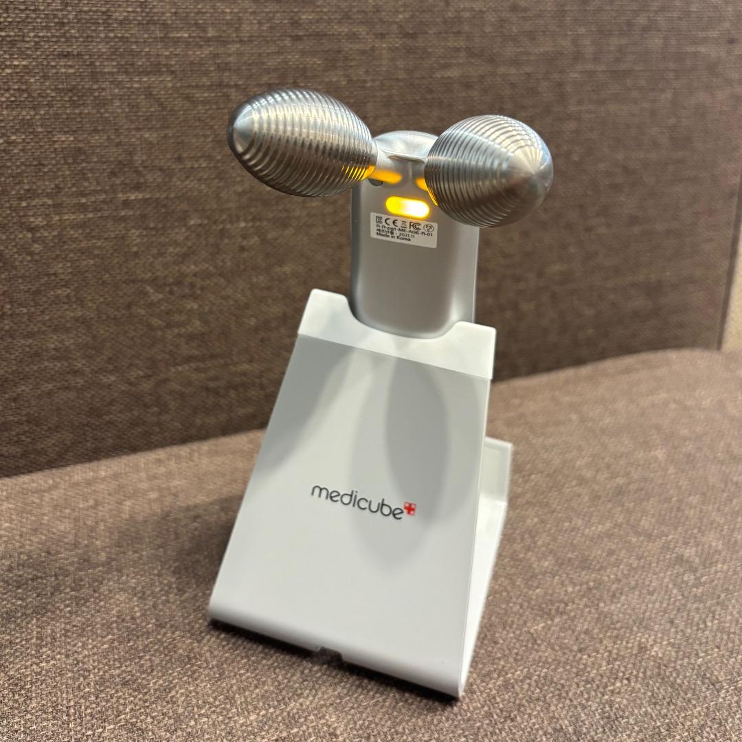 medicube メディキューブ AGE-R EMS ダーマショットスタンド付き