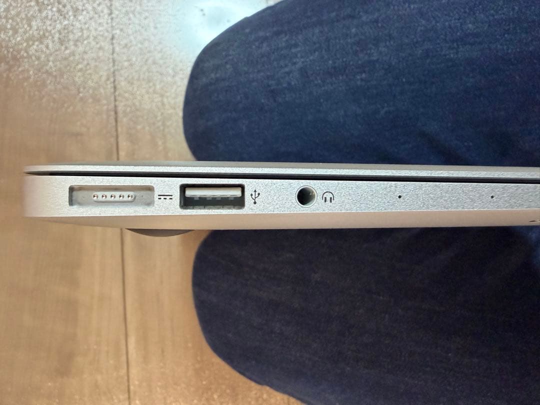 Apple MacBook Air (13-inch, 2017) 本体