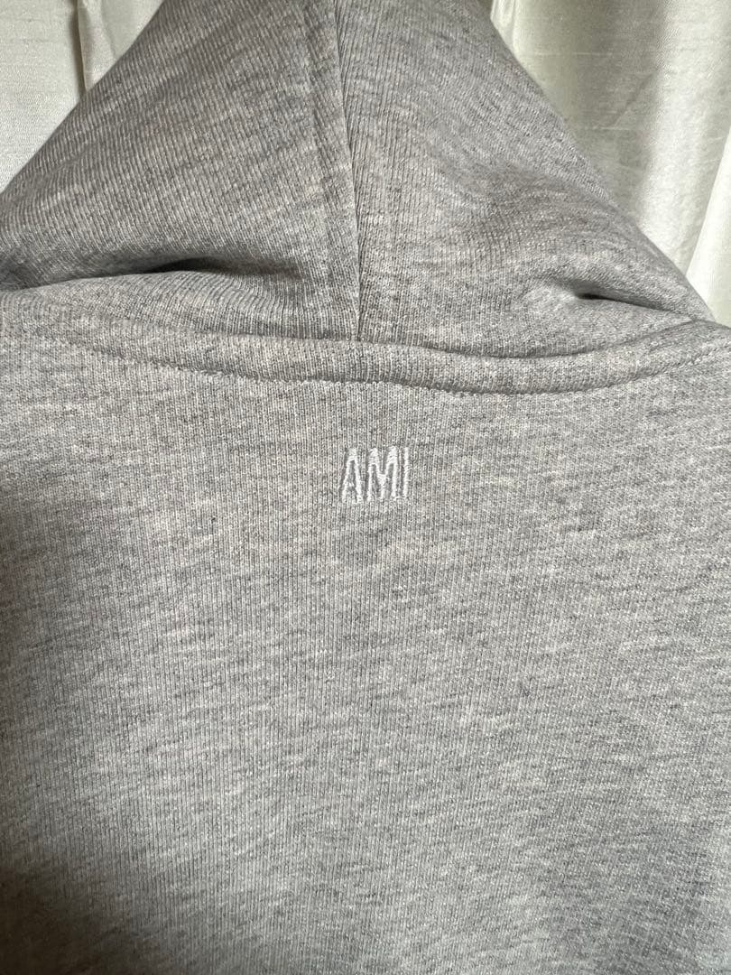 AMI PARIS (アミパリス) ワンポイントロゴフルジップ パーカー グレー