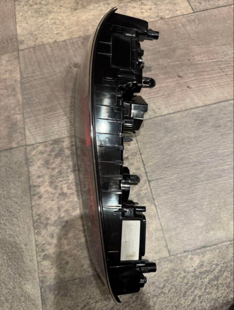 50 プリウス テールランプ 右 81580-47020