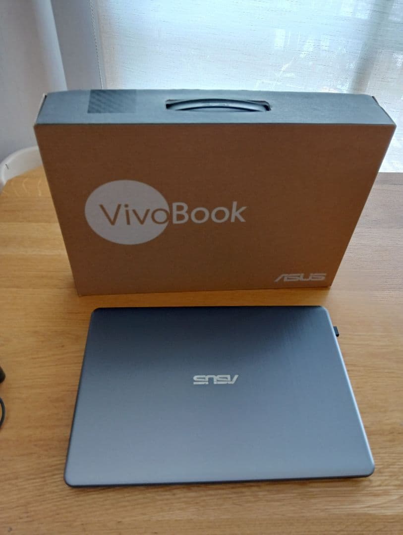 エイスース★ASUS E406S★メモリ4gb★EMMC64GB箱と説明書