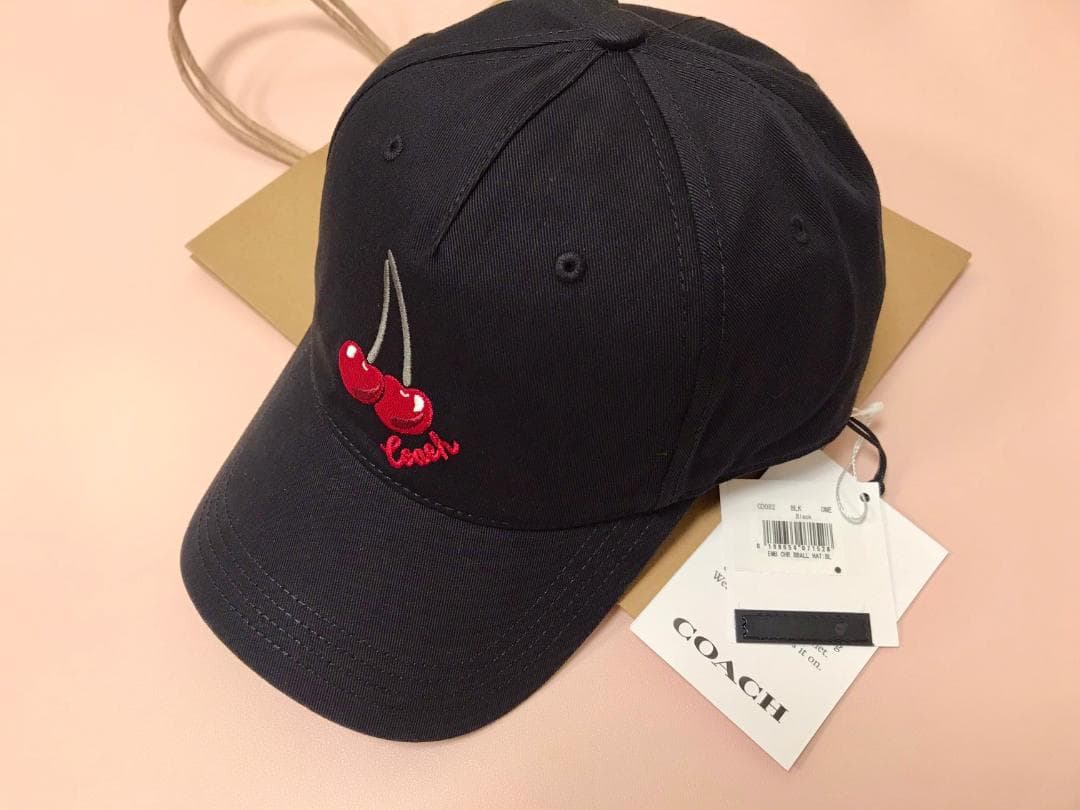 新品COACH エンブロイダード チェリー ベースボール ハット