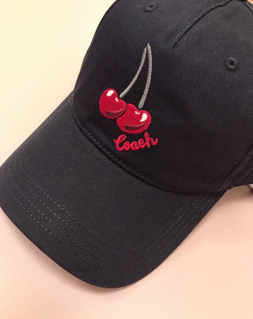 新品COACH エンブロイダード チェリー ベースボール ハット