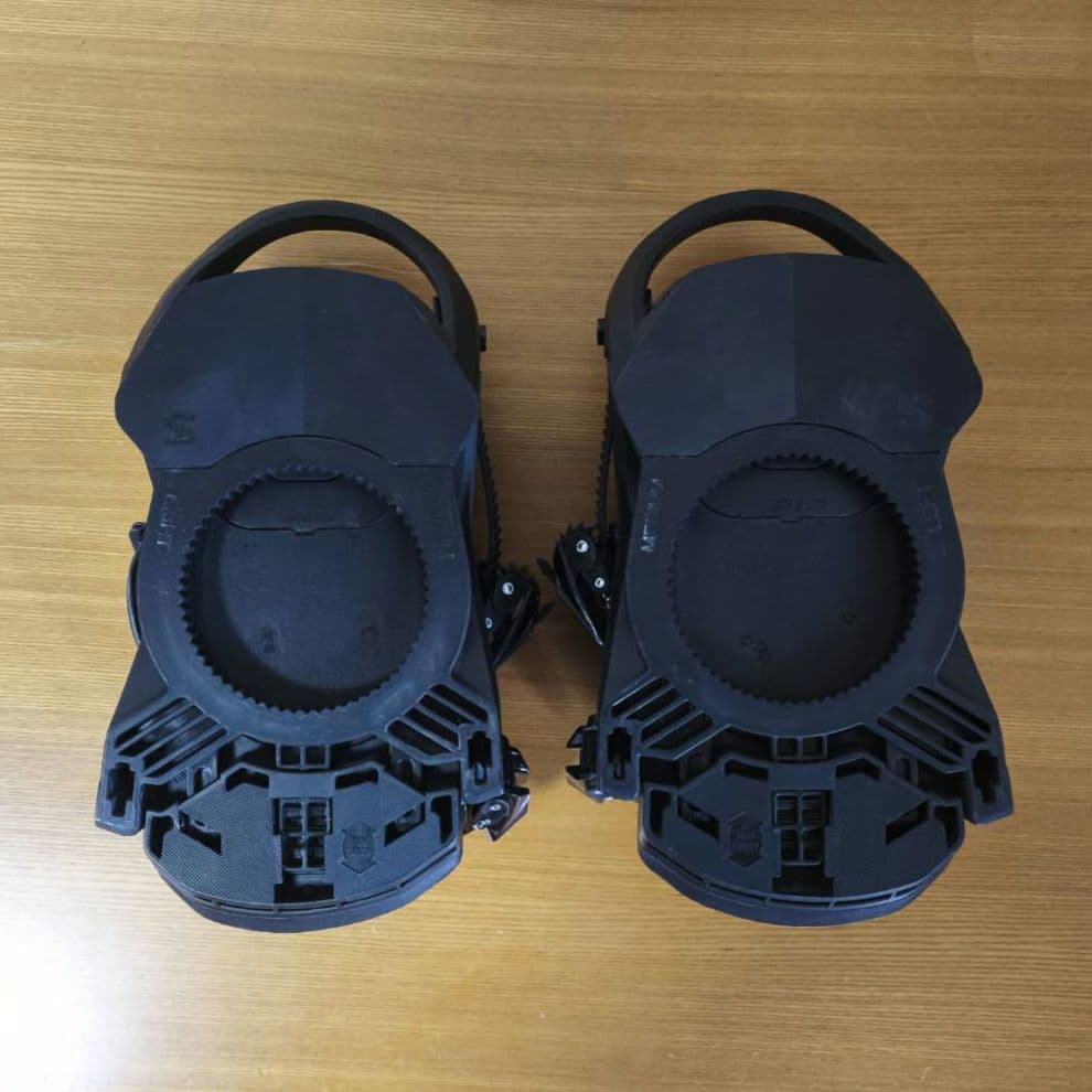 SALOMON RHYTHM ブラック スノーボードビンディング