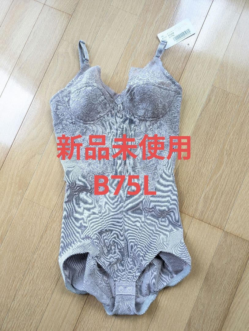 グレー ボディスーツ レース模様