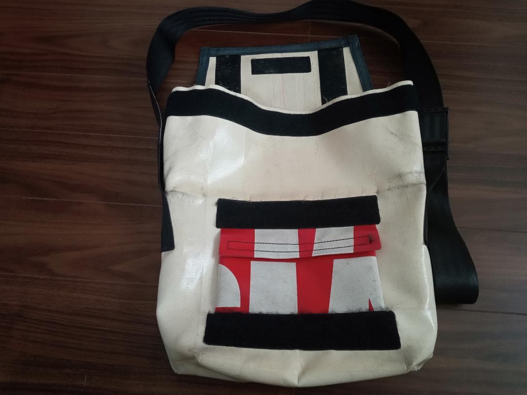 FREITAG メッセンジャーバッグ ホワイト/レッド