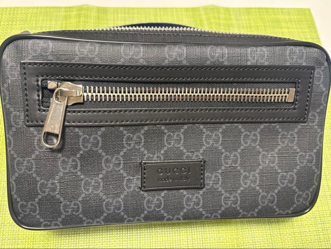 GUCCI グッチ　ボディバッグ　ポーチ　メンズ　ブラック レザー　箱付
