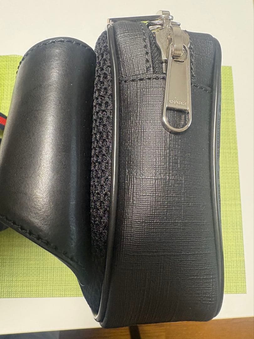GUCCI グッチ　ボディバッグ　ポーチ　メンズ　ブラック レザー　箱付
