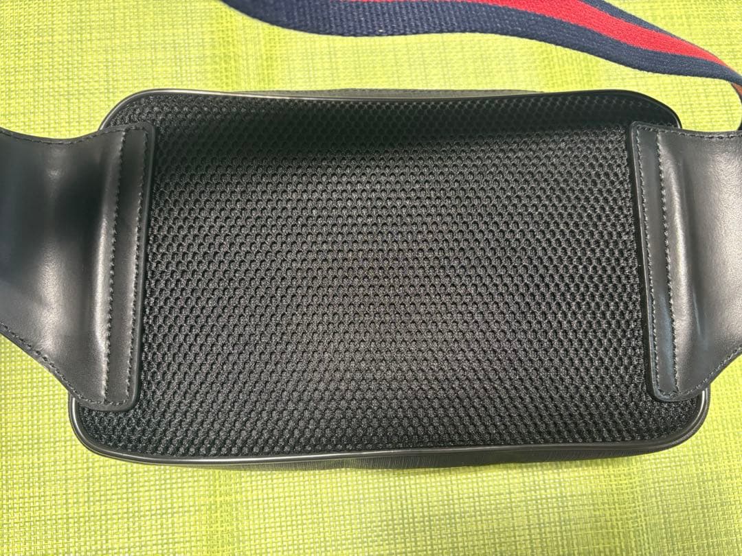 GUCCI グッチ　ボディバッグ　ポーチ　メンズ　ブラック レザー　箱付