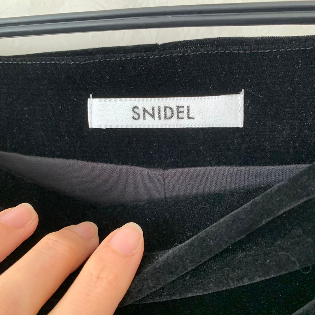 フロッキーベロアドレープドレス