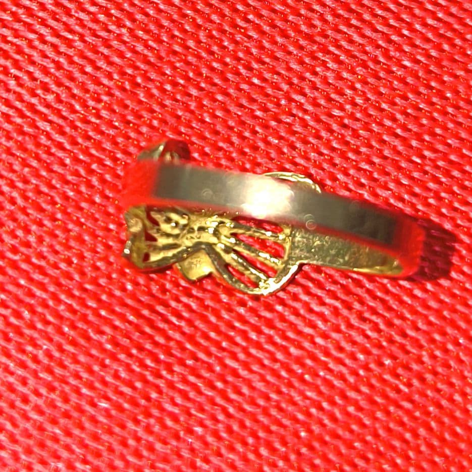 新品近い18K ゴールド リボン型リング素敵なデザイン指輪，一度だけ使いまして。